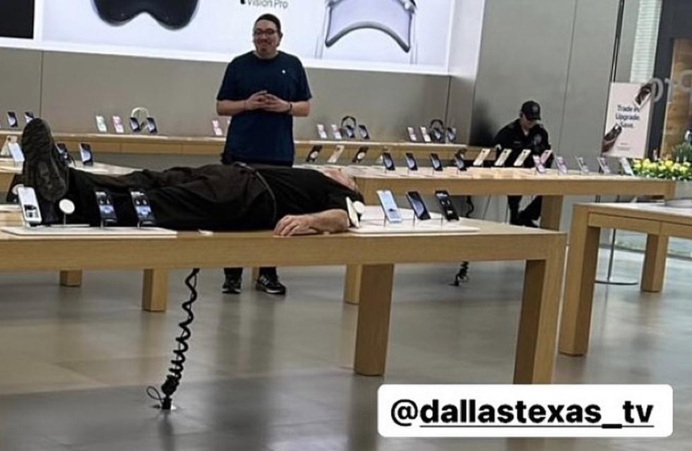 Texas Man Throws Tantrum in Apple Store During Facebook Shutdown