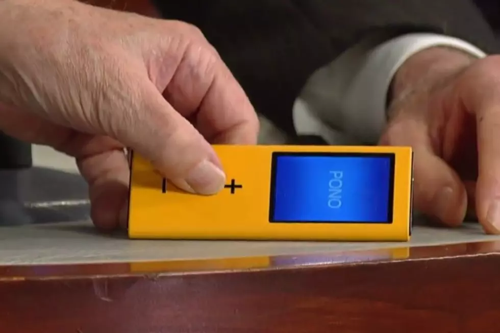 Neil Young Unveils New Hi-Def Digital Music Player on &#8216;Letterman&#8217;