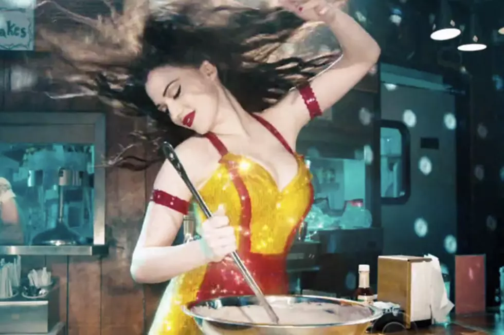 ‘2 Broke Girls’ 2013 Super Bowl Commercial – What’s the Song?