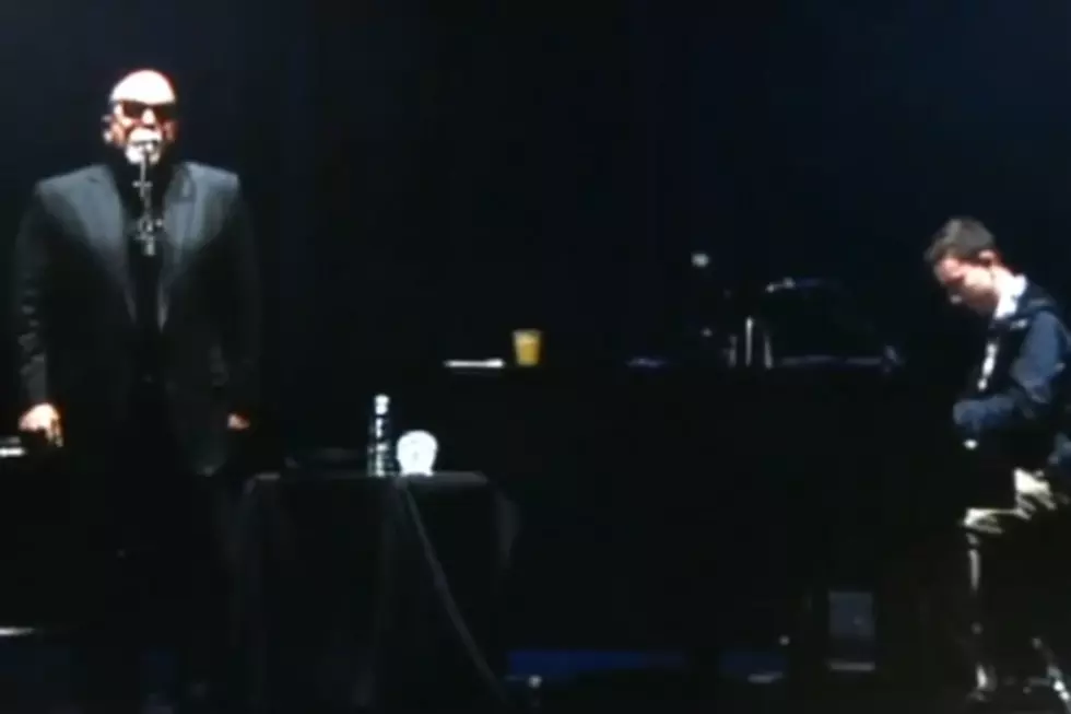 Billy Joel Sings ‘New York State of Mind’ with Fan