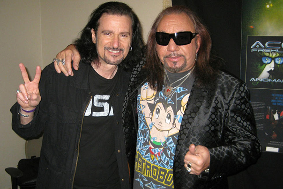Bruce Kulick + Ace Frehley Stage a Kiss Guitarist Summit &#8211; Pic of the The Week