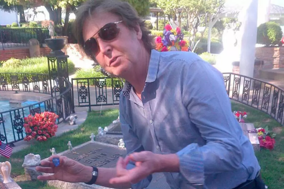 Paul McCartney Visits Graceland &#8211; Pic of the Week
