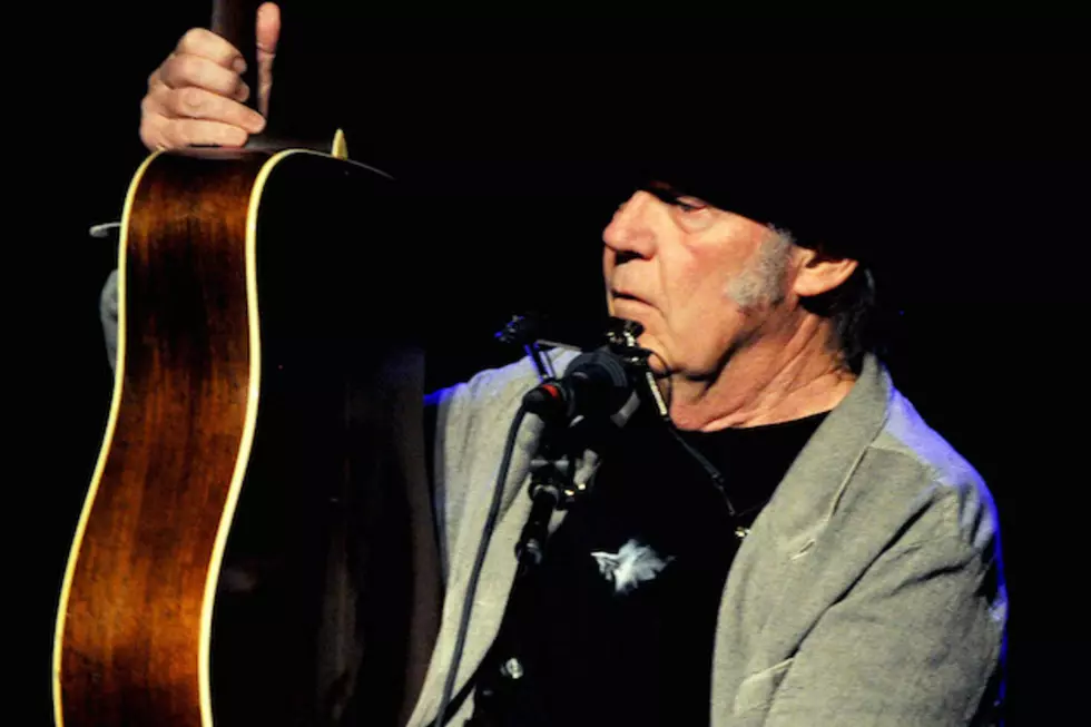 Rude Fans Get An Earful From Neil Young After Interrupting Concert