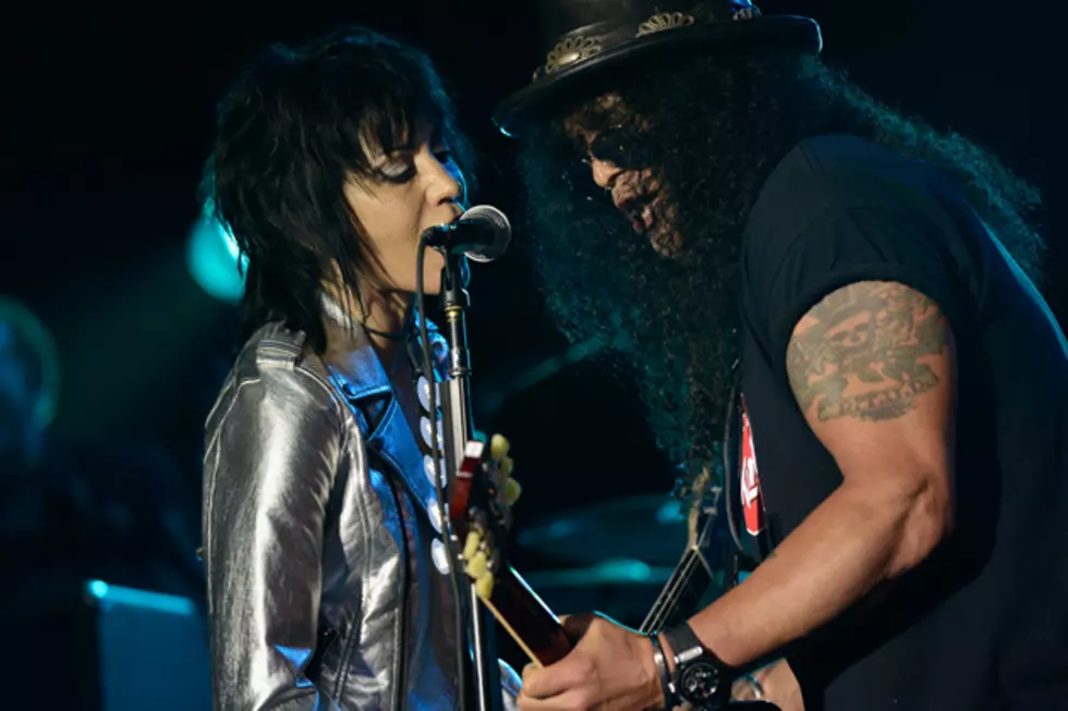 Slash Joins Joan Jett to Perform a 'Dirty' Rolling Stones Song at the Alternative Press Awards