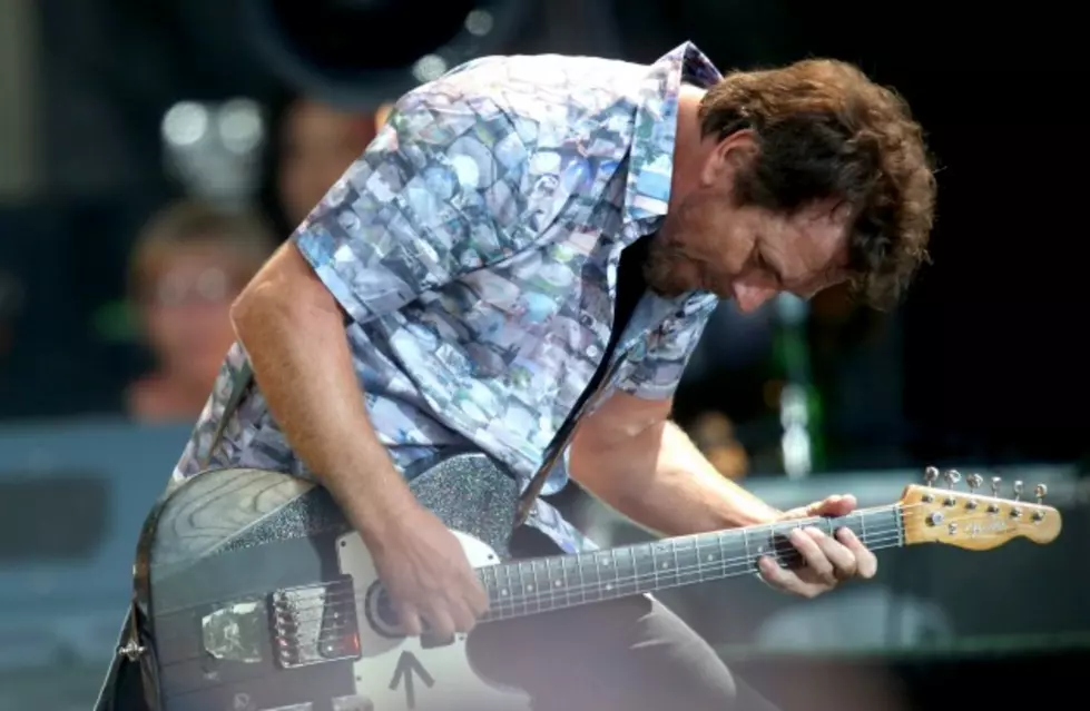 Pearl Jam's Eddie Vedder Reminds Fans He's Still Pro-Peace