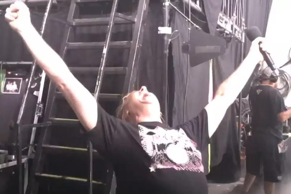 Def Leppard’s Joe Elliott Makes Surprise Kiss Concert Introduction