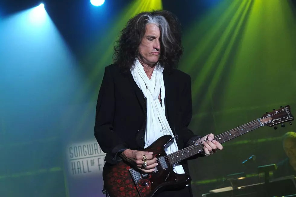 Joe Perry Collapses on Stage