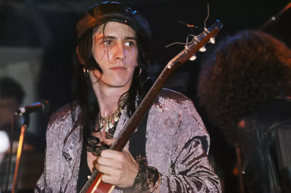 25 Years Ago: Izzy Stradlin Pees on a Plane