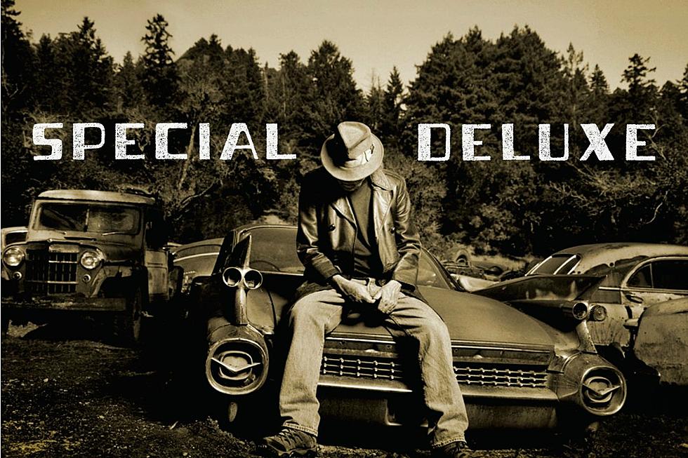 Neil Young to Publish New Car-Focused Memoir, ‘Special Deluxe’