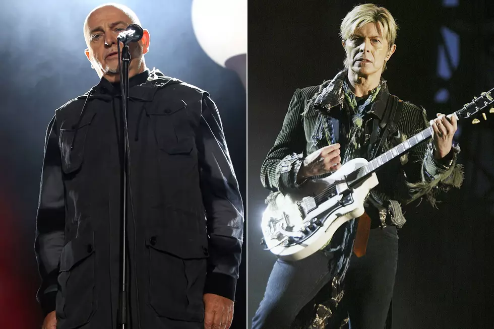 Watch Peter Gabriel Sing David Bowie's 'Heroes' at the Berlin Wall