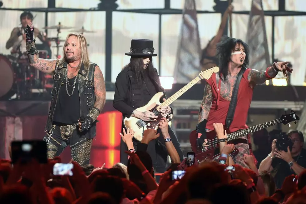 Nikki Sixx Blasts Miami Crowd for Taking Selfies During Motley Crue Show, Tommy Lee Apologizes for ‘S—show’