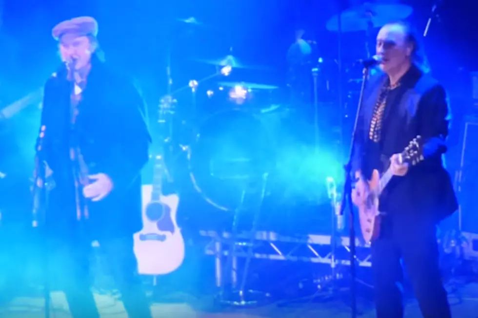 Kinks’ Dave and Ray Davies Perform Together For First Time in Nearly 20 Years