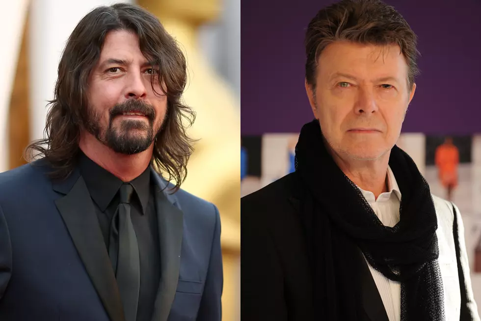 Dave Grohl Plays the Beatles&#8217; &#8216;Blackbird,&#8217; Pays Tribute to David Bowie at Oscars
