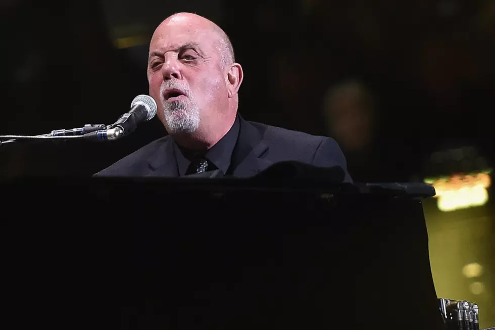 Billy Joel Stops and Plays a Discarded Piano on a Sidewalk [VIDEO]