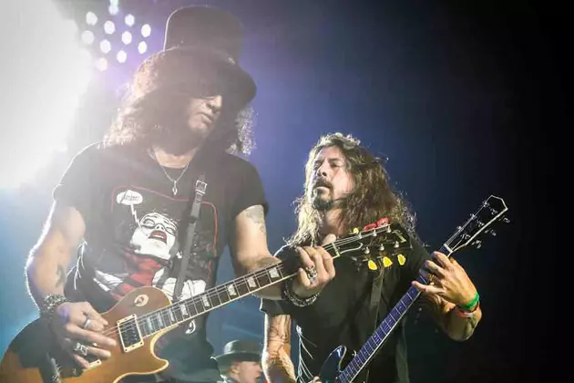 Dave Grohl Joins Guns N&#8217; Roses for &#8216;Paradise City&#8217; in Tulsa