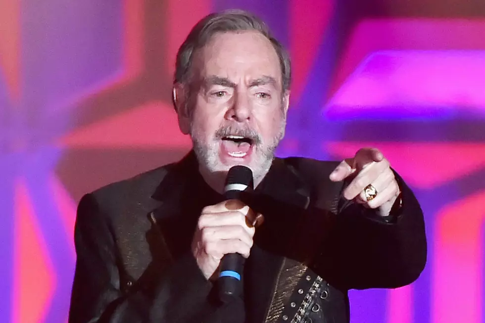Watch Neil Diamond Return From Retirement for Firefighters