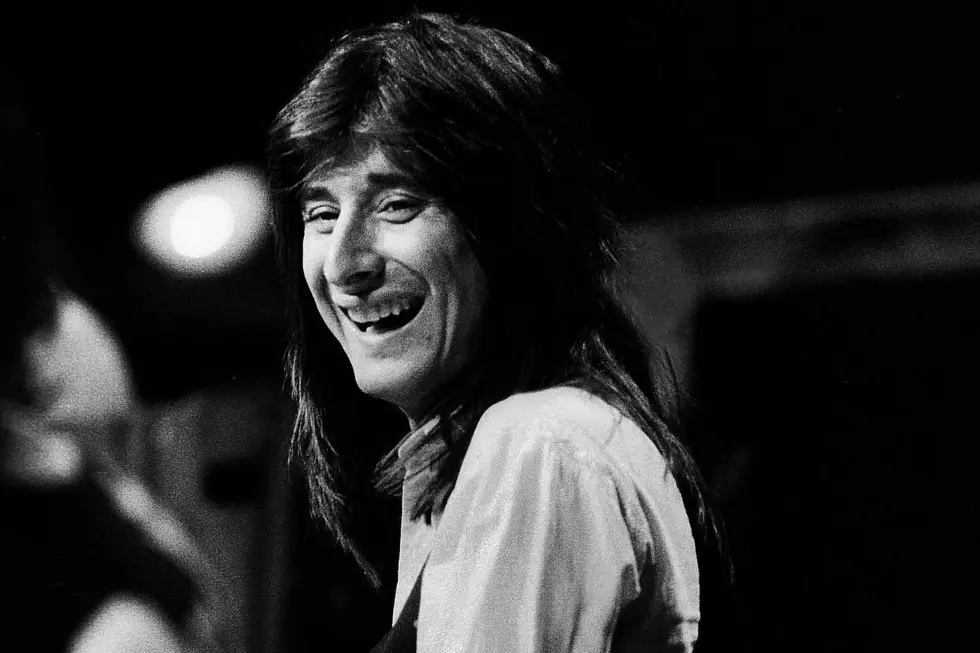 How a Last-Minute Steve Perry Edit Changed 'Lights' Forever