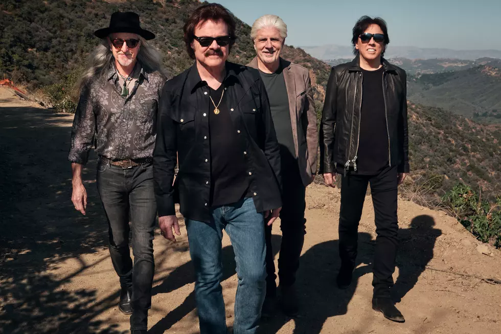 Behind the Scenes at the Doobie Brothers’ Reunion Photo Shoot