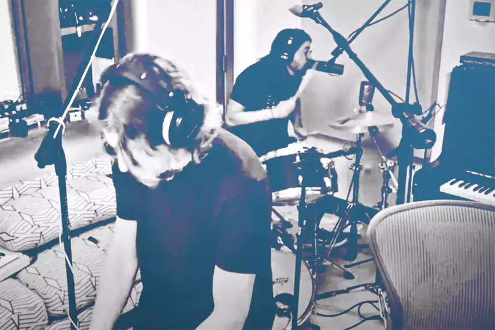 Watch Dave Grohl and Greg Kurstin Cover 'Mississippi Queen'
