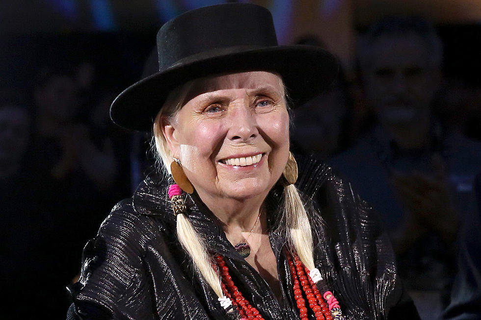 Joni Mitchell Says She’s ‘Hobbling Along’ but ‘Doing All Right’