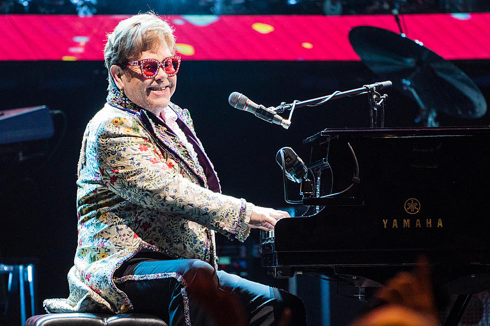 Elton John’s Plane Forced to Make Emergency Landing