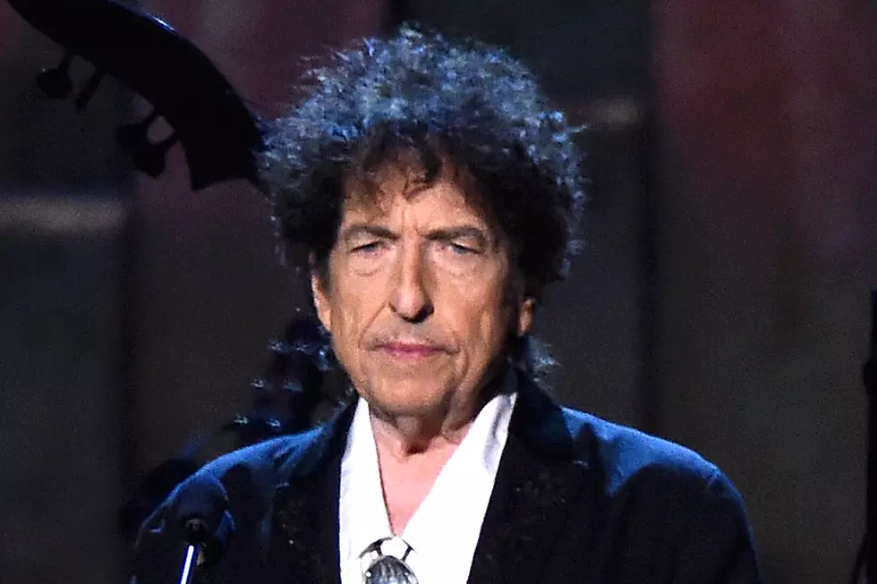 Bob Dylan Publishers Accused of Selling Fake Signed Books
