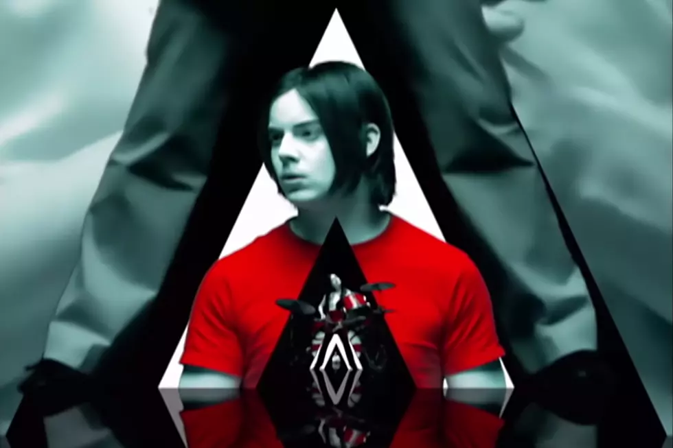 20 Years Ago: ‘Seven Nation Army’ Becomes the White Stripes’ Unlikely Smash