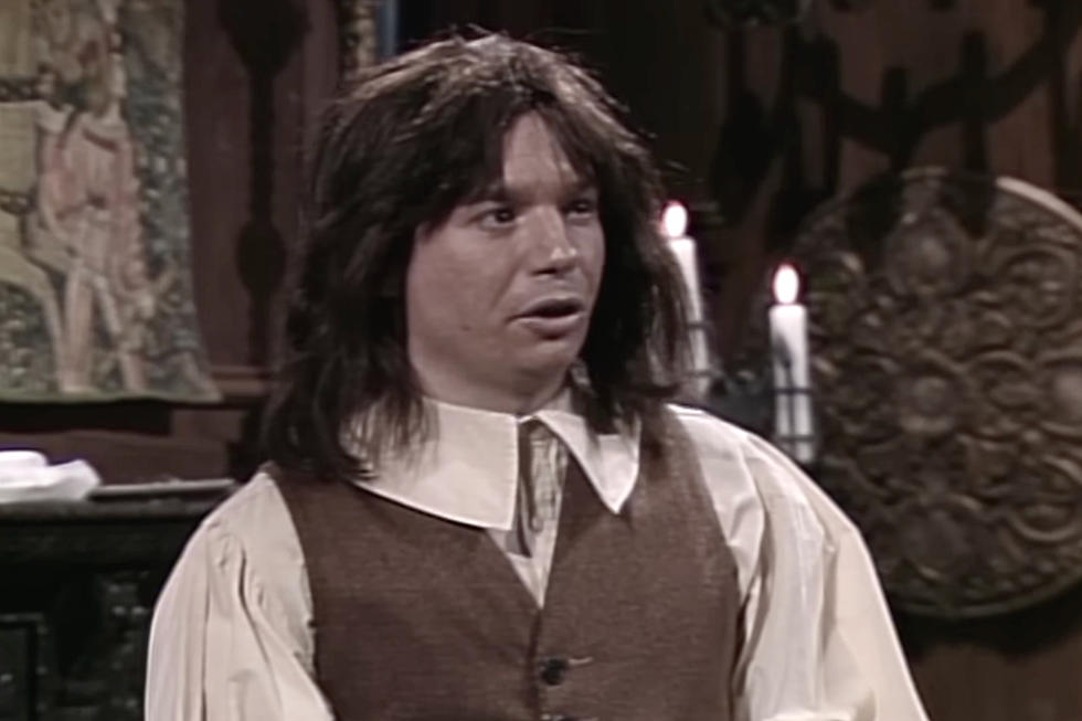 35 Years Ago: Why Mike Myers’ ‘SNL’ Debut Was ‘Quite Terrifying’
