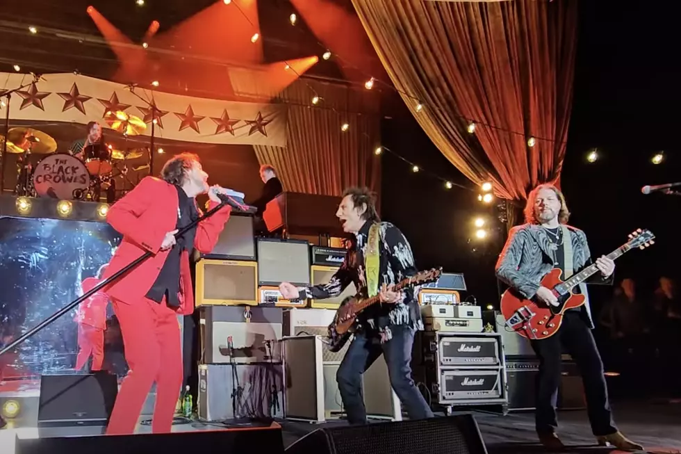 Watch Ronnie Wood Make Surprise Appearance With the Black Crowes 