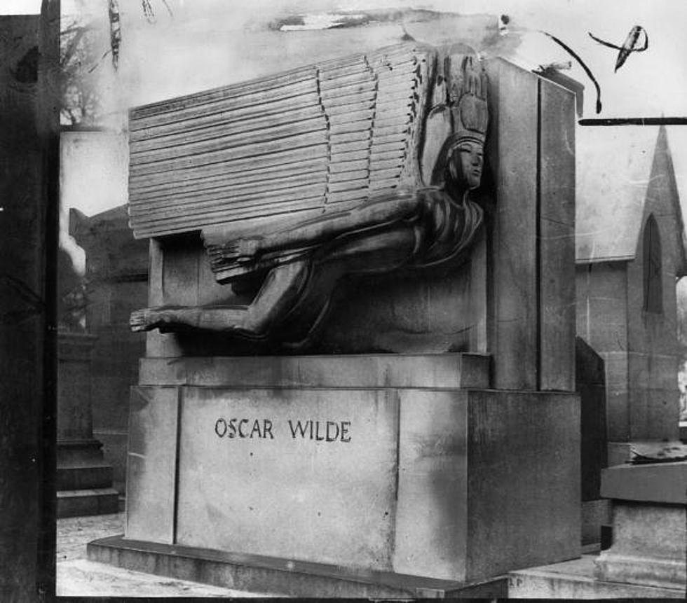 No More Kisses At Oscar Wilde’s Tomb