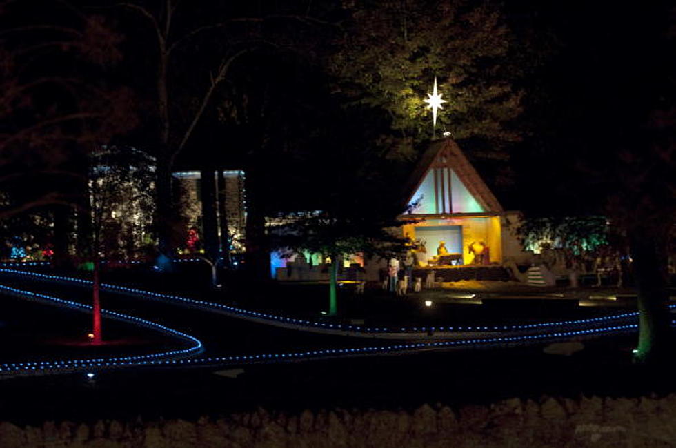 Watch Christmas Lighting Ceremony at Graceland Live with Trisha Yearwood [VIDEO]