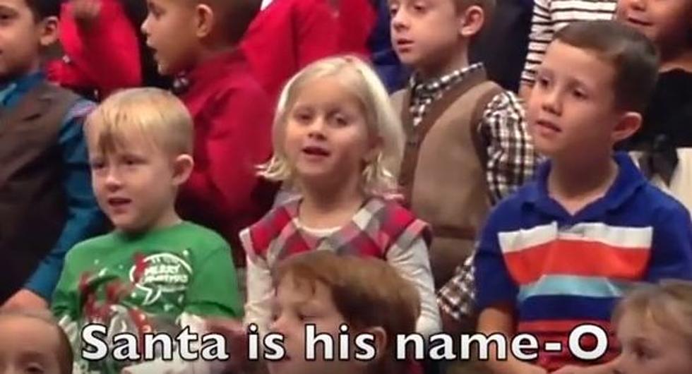 5-Year-Old Girl Signs Each Song at Christmas Play for Her Deaf Parents [Video]