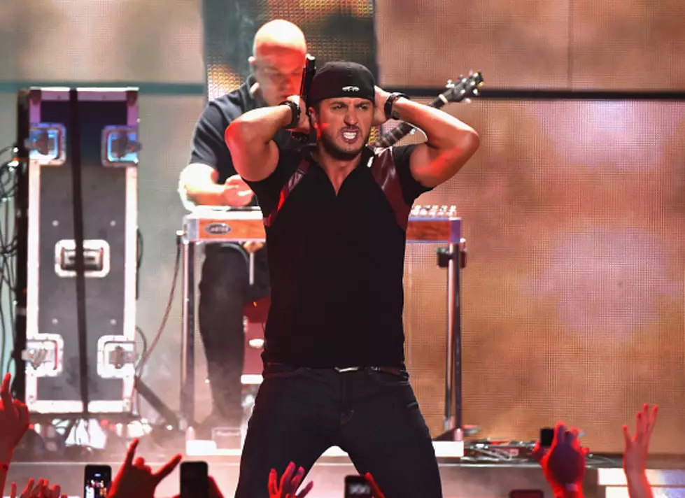 A Fan Pinched Luke Bryan’s Butt and He Seemed Cool About It