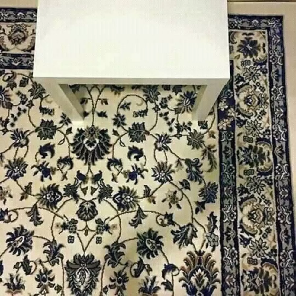 Can You Spot The Cell Phone In This Picture? [Pic]