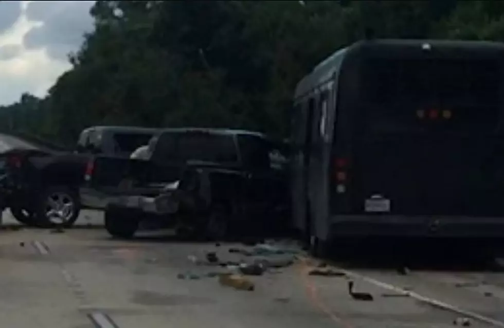 Bus Carrying Flood Relief Workers Crashes On I-10 Killing 2 And Injuring Dozens [Video]