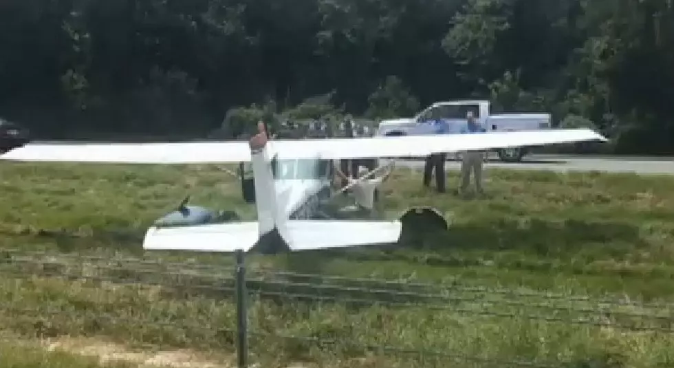 Small Plane Makes Emergency Landing On I-10 [Video]