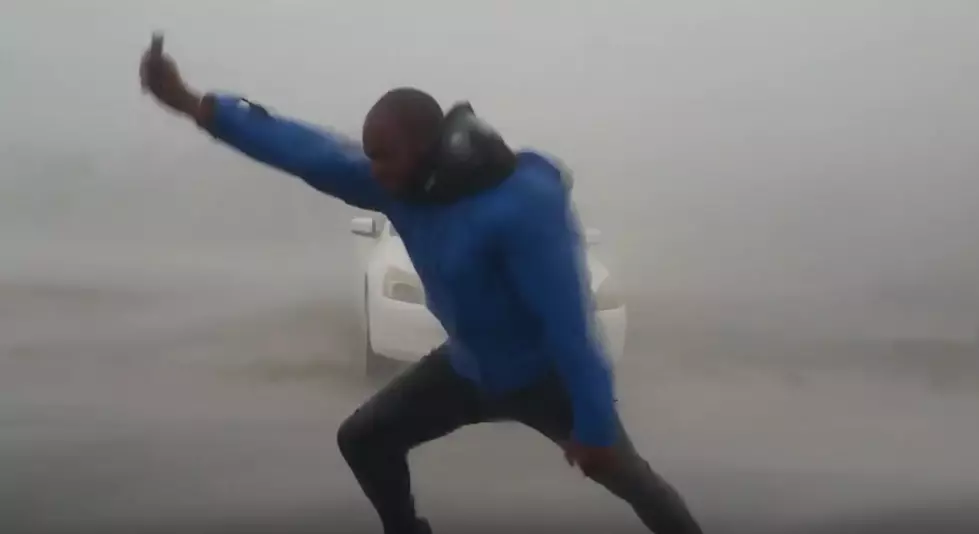 Brave Meteorologist Steps Into Irma’s 117mph Winds To Show It’s Intensity [Video]