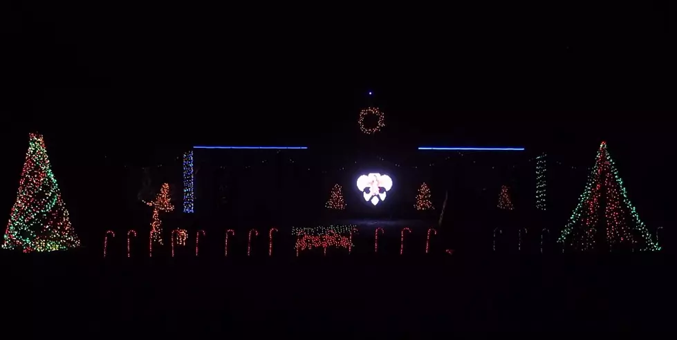 Check Out These Incredible ‘Techneaux Christmas Lights’ In Lafayette [Video]