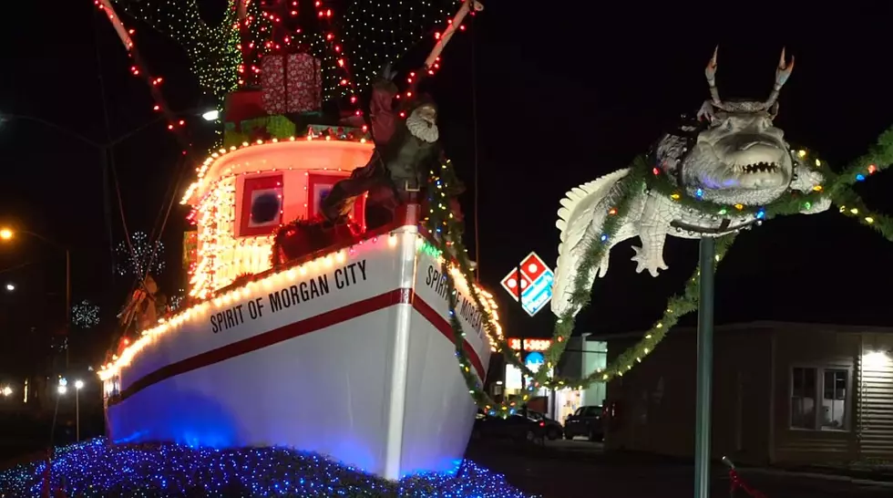 Check Out This Awesome Cajun Christmas Reingator Display [Video]