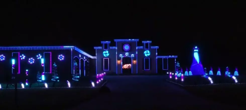 Monroe Family’s Christmas Light Show Features 18,000 Lights