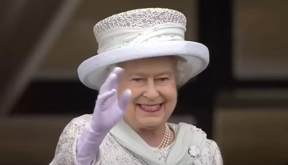 Royal Secret – What Does the Queen’s Hand Gesture Really Mean?