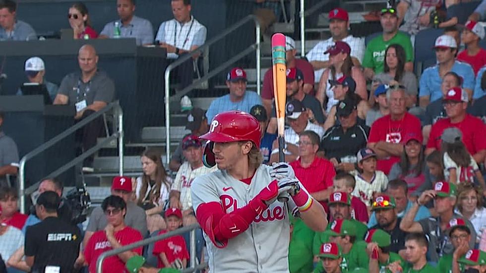 Shaking Out the Good Stuff: MLB Player Delights Fans With Bat Designed to Look Like a Pencil [Watch]