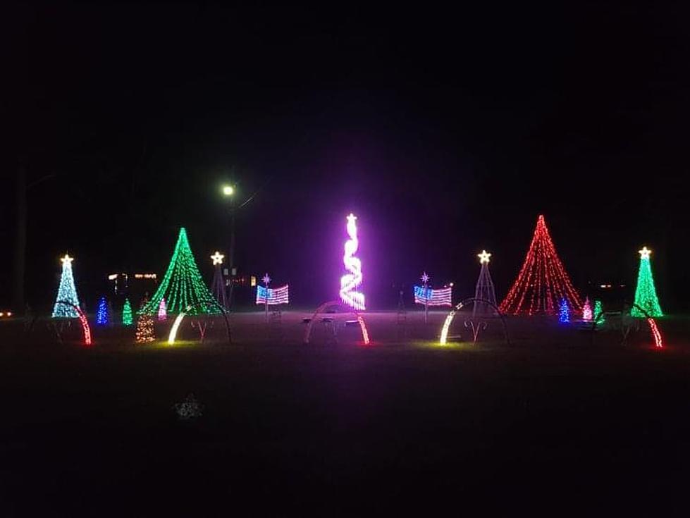 Shaking Out the Good Stuff &#8212; Family&#8217;s Christmas Light Show in Jeanerette, Louisiana Delights Visitors From Near and Far