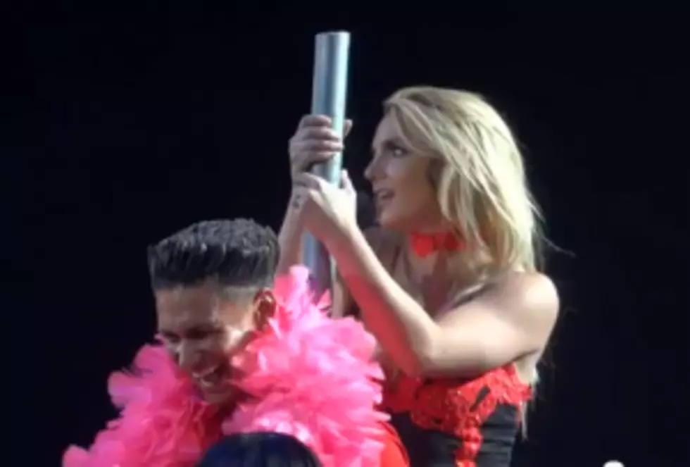 Britney Spears Gives &#8216;Pauly D&#8217; A Lapdance [VIDEO]