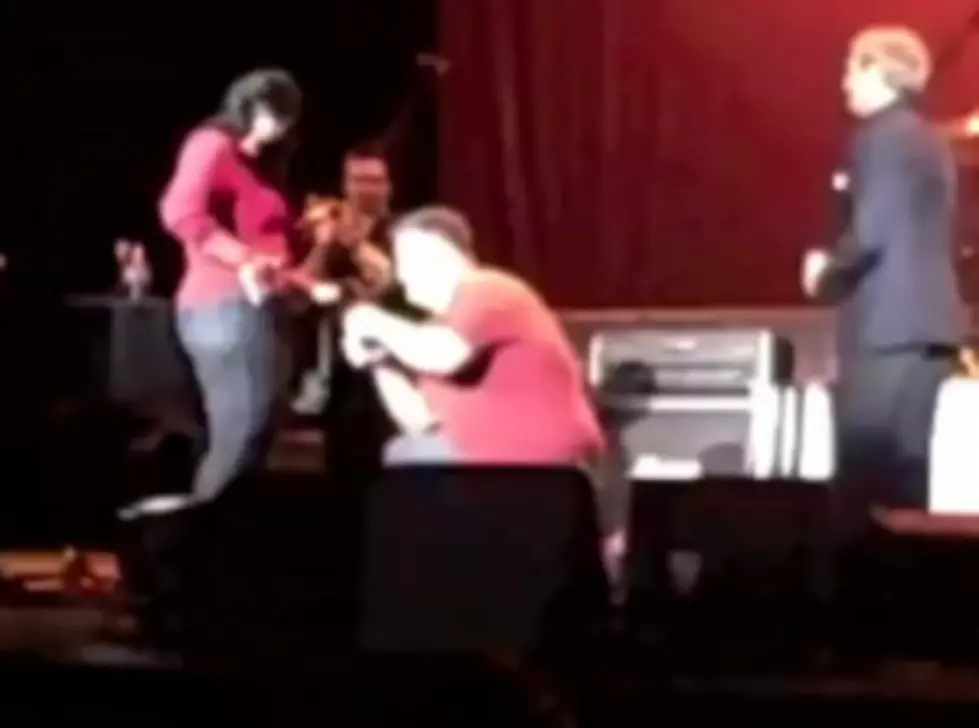 Lafayette Man Proposes To Childhood Sweetheart At Michael Bolton Concert [VIDEO]