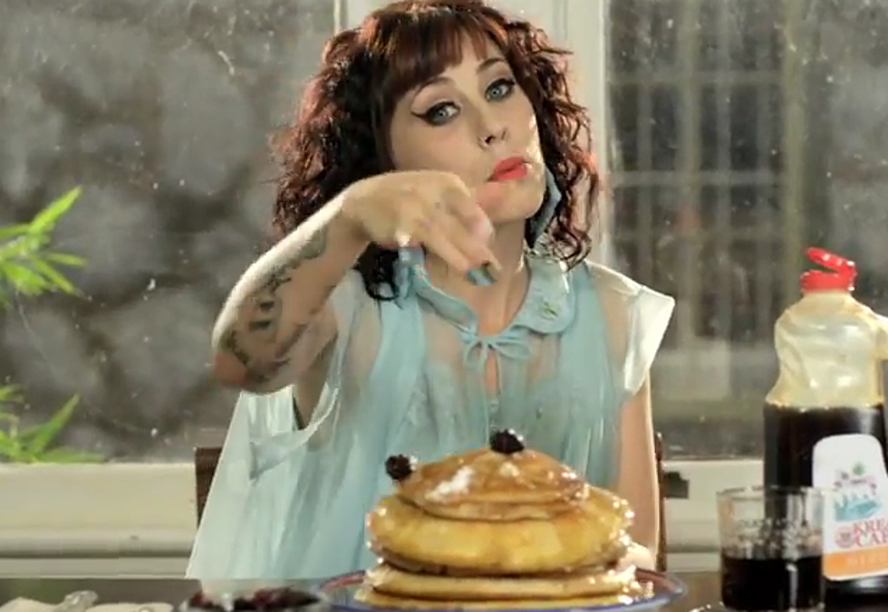 Kreayshawn ‘Breakfast’ Video Premiere Features 2 Chainz And A Lot Of Syrup [VIDEO]