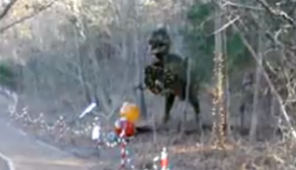 A Scary Dinosaur Robot Leaves A Dino-Loving Kid Running For His Life [VIDEO]