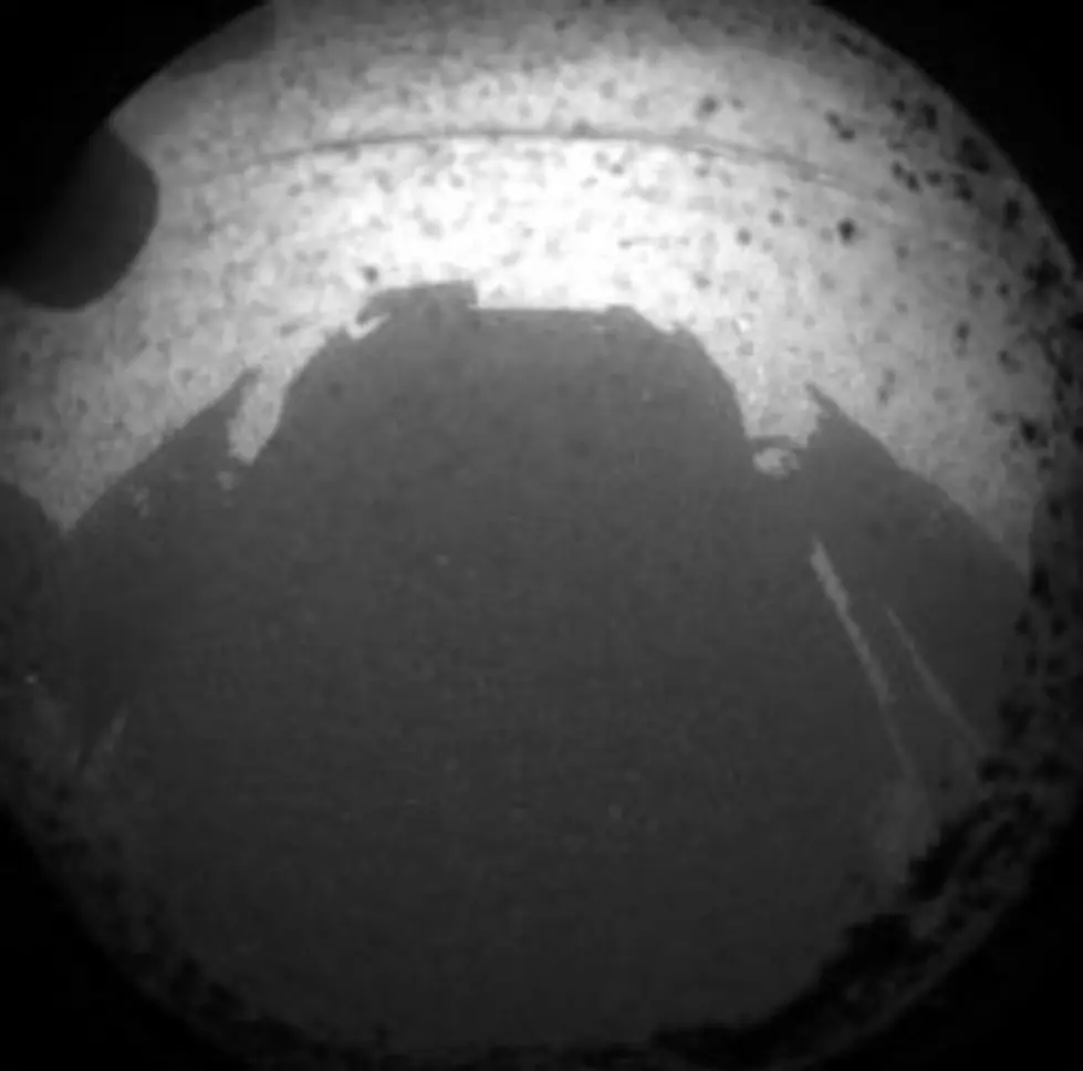 NASA&#8217;s Rover &#8216;Curiosity&#8217; Safely Lands On The Surface Of Mars [VIDEO]