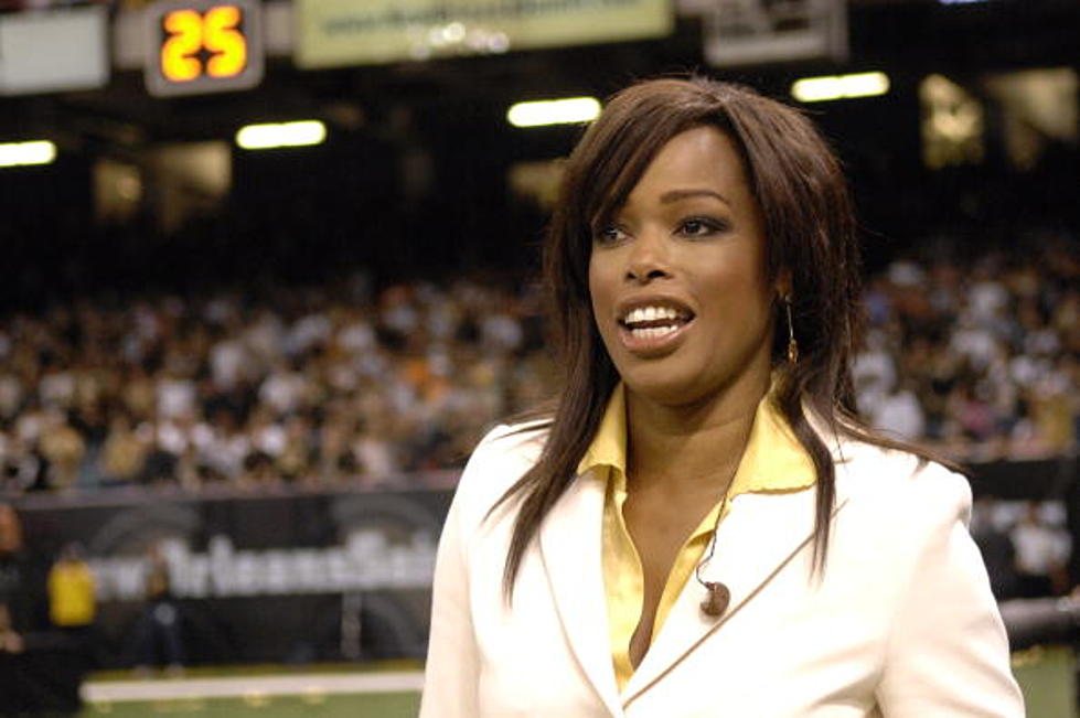 Fox Sports Reporter Pam Oliver Hit In Face With Football at Giants-Colts Game [VIDEO]