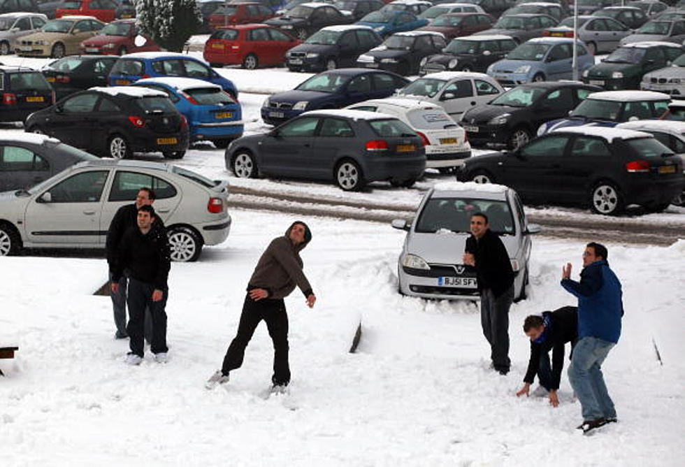 Oregon Football Players In Trouble After Snowball Fight [VIDEO]